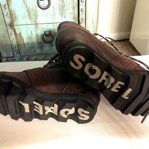 Sorel lace up wedge. It’s a plum color. These are a size 8.